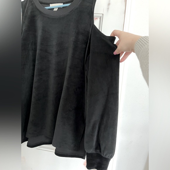 Michael Kors Open Shoulder Top - Picture 3 of 8